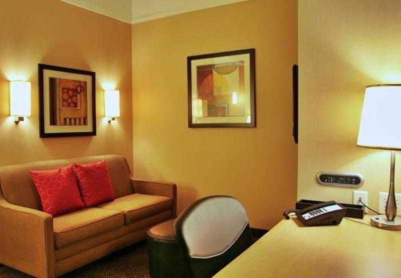 Springhill Suites By Marriott Pueblo Downtown Exterior foto